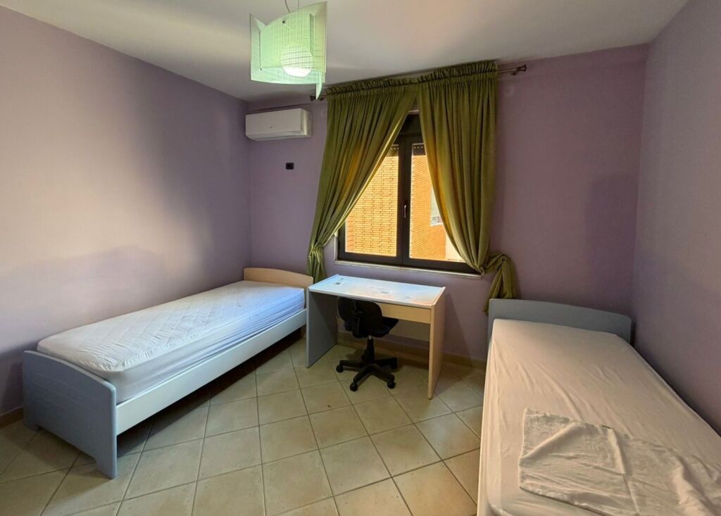 📌 JEPET ME QERA APARTAMENT 2+1+2 – Rruga Qemal Stafa