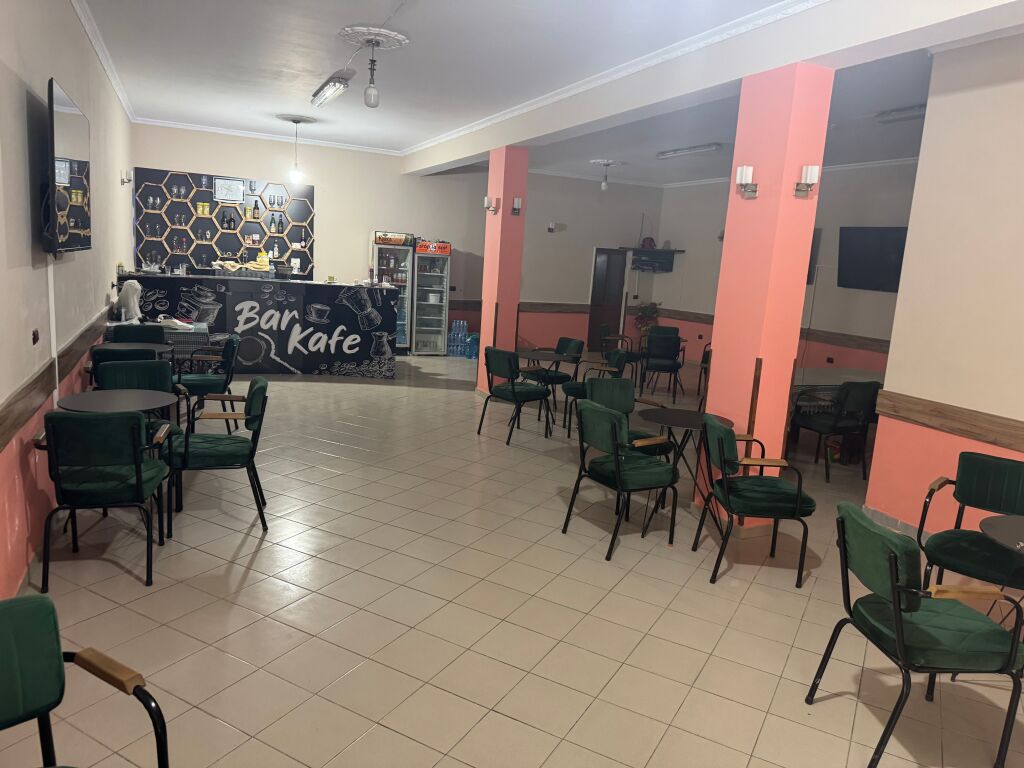 Ambient biznesi me qera në Astir.