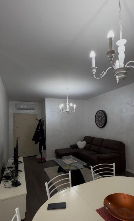 Shitet , Apartament 2+1+2 , Fresk