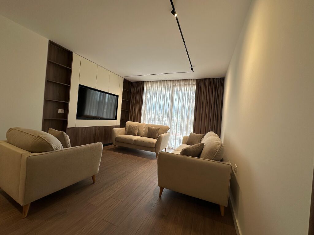 Apartament 2+1+2+post parkimi me qera tek Ish Blloku