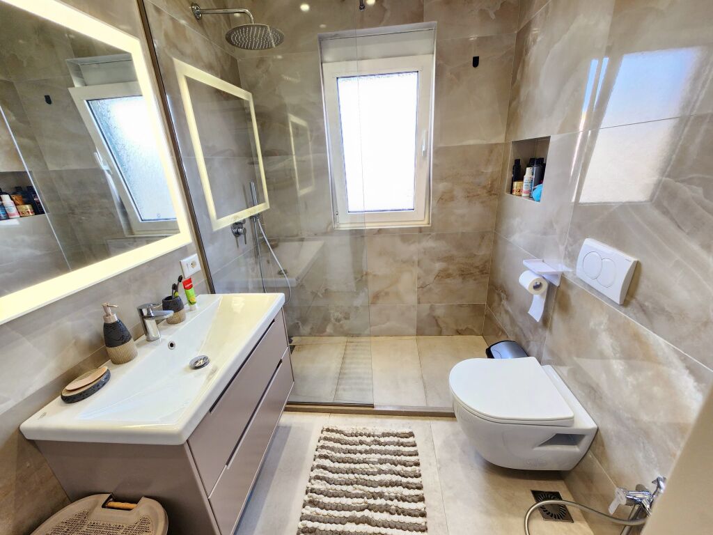 Shitet Apartament 2+1 ne Plazh