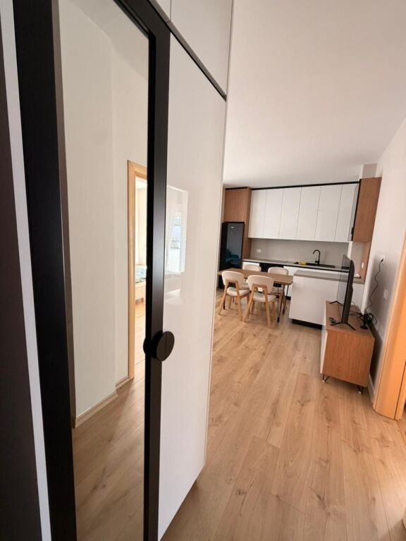 Jepet me Qera Apartament 2+1 ne Qender te Durresit!