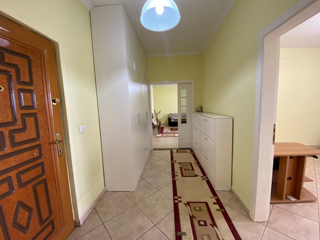 🏡 Shitet apartament 2+1+2 te Pazari i Ri