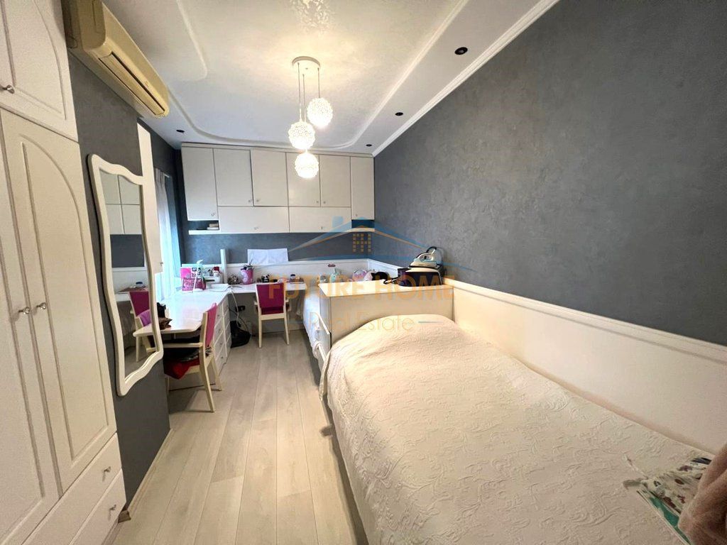 Apartament 2+1+2, Blloku, Tirane