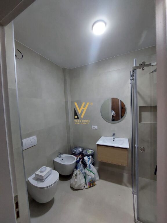 JEPET APARTAMENT 1+1+BLK ME QERA TE KOPSHTI ZOOLOGJIK 75.000 LEKE