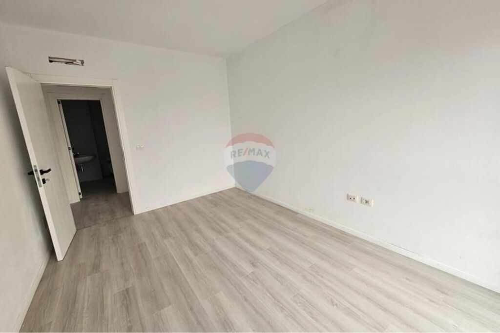 Office for rent near the Red School!