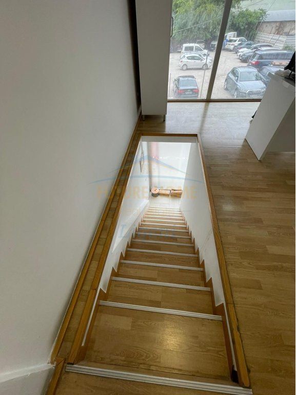 Duplex Ambjent Biznesi, Prane Delijorgjit, Tirane.