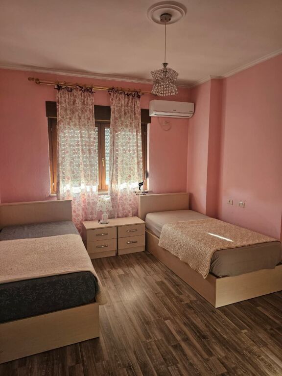 APARTAMENT ME QERA 3+1 QENDER 150.000 LEKE FH-74415