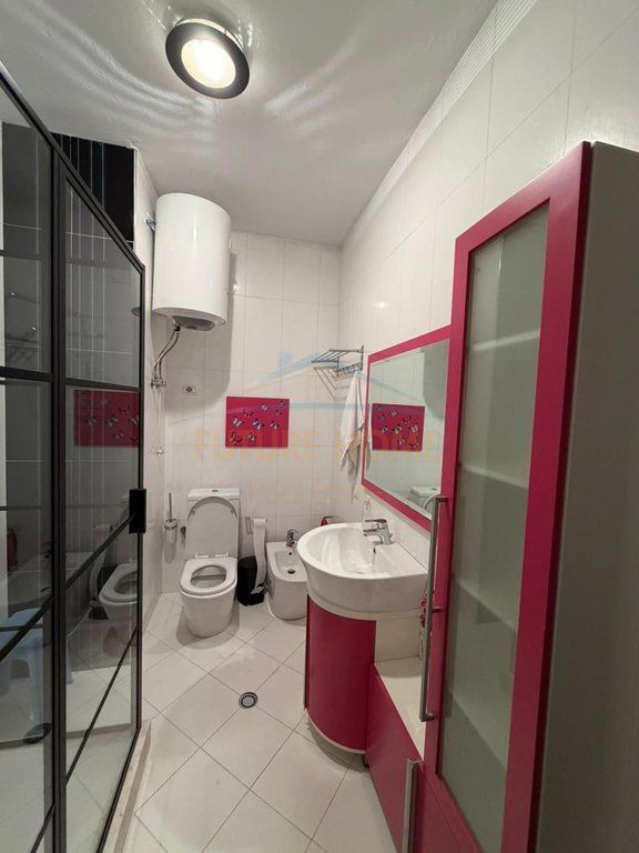 Shitet, Apartament 2+1+Depo, Rruga e Barrikadave, Tiranë