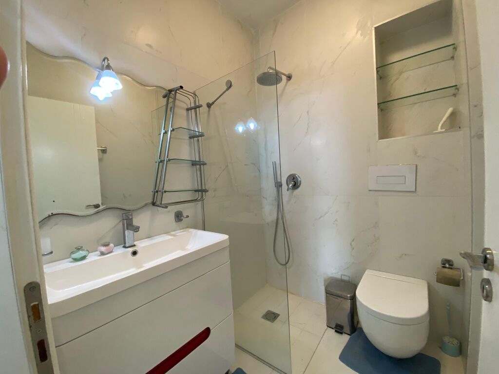 🏡 Shitet apartament 2+1+2 te Pazari i Ri