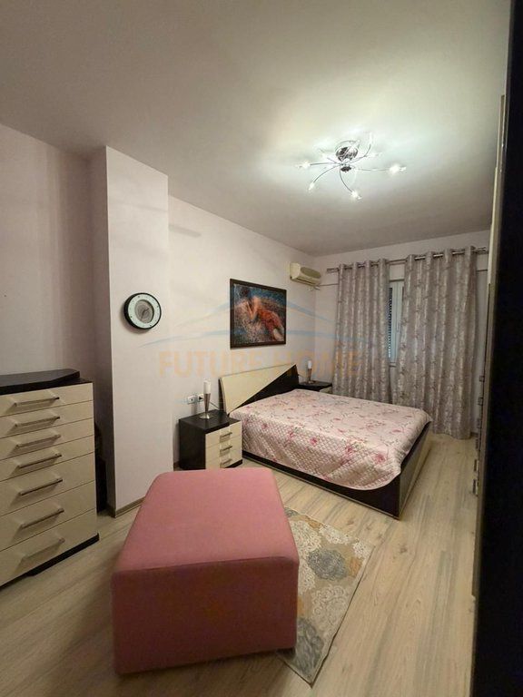 Shitet, Apartament 2+1+Depo, Rruga e Barrikadave, Tiranë
