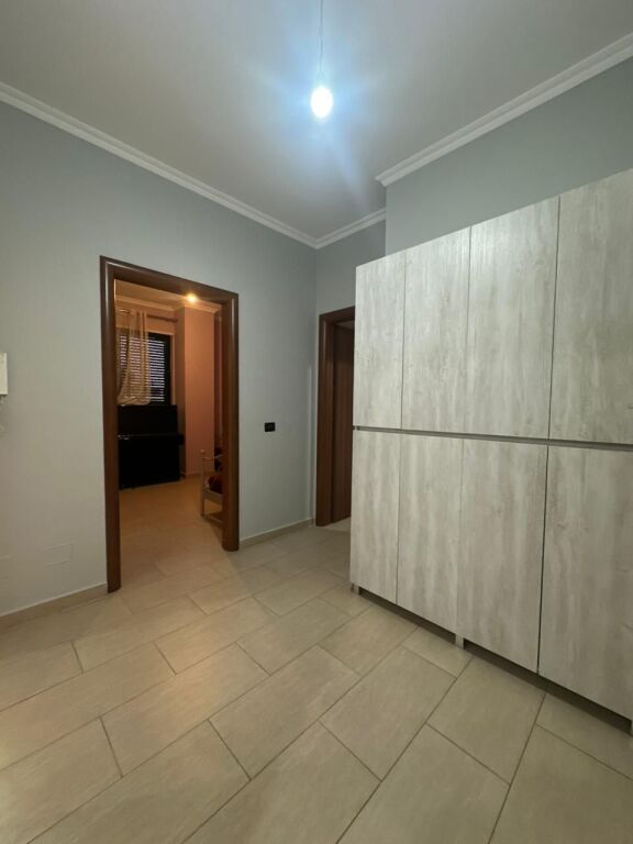 Shitet Apartament 2+1+2