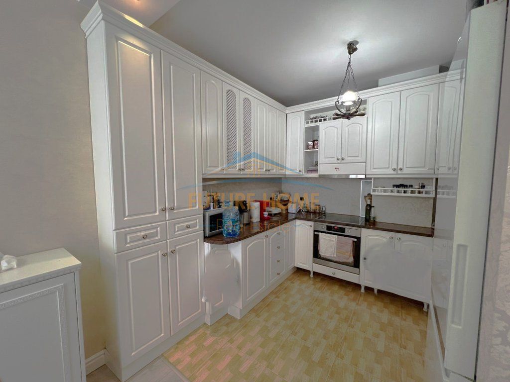 Apartament 2+1+2, Blloku, Tirane