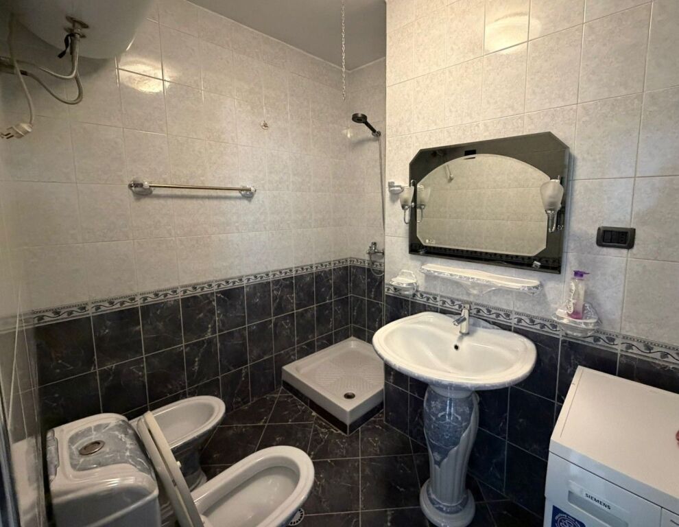 📌 JEPET ME QERA APARTAMENT 2+1+2 – Rruga Qemal Stafa