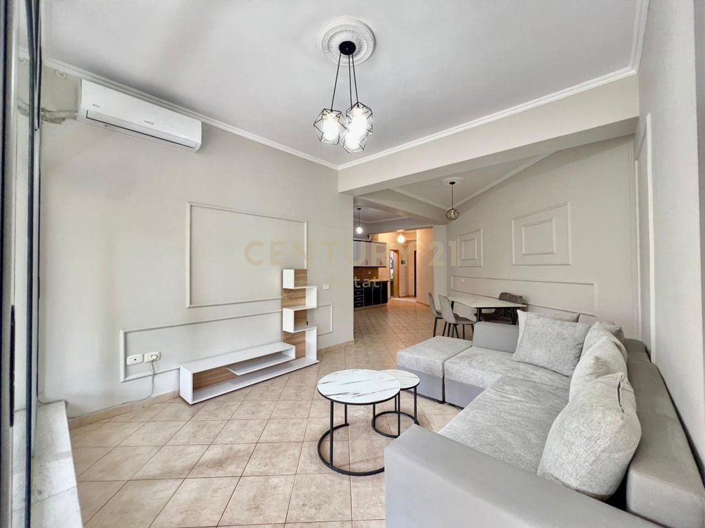 QIRA, APARTAMENT MODERN 2+1+2 me POST PARKIMI, GLOBE / RRUGA KAVAJËS