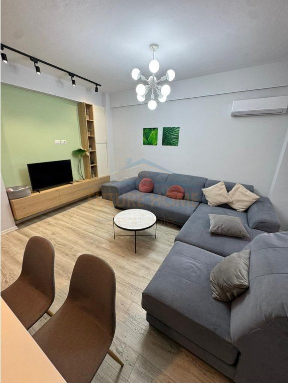 Rent, Apartment 3+1+2 Train Station, Tirana 700 €