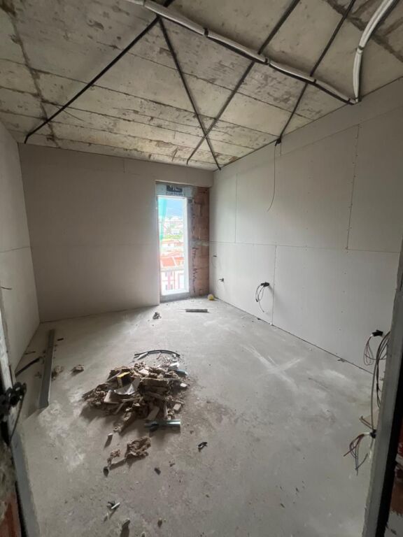 SHITET APARTAMENT 2+1 PER SHITJE NE PORCELAN