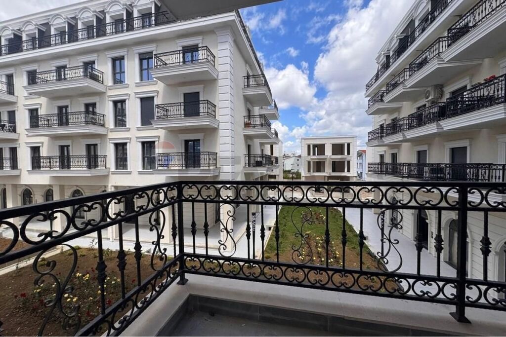 VENDESI APPARTAMENTO 2+1+2 RESIDENZA PORTA E RE !
