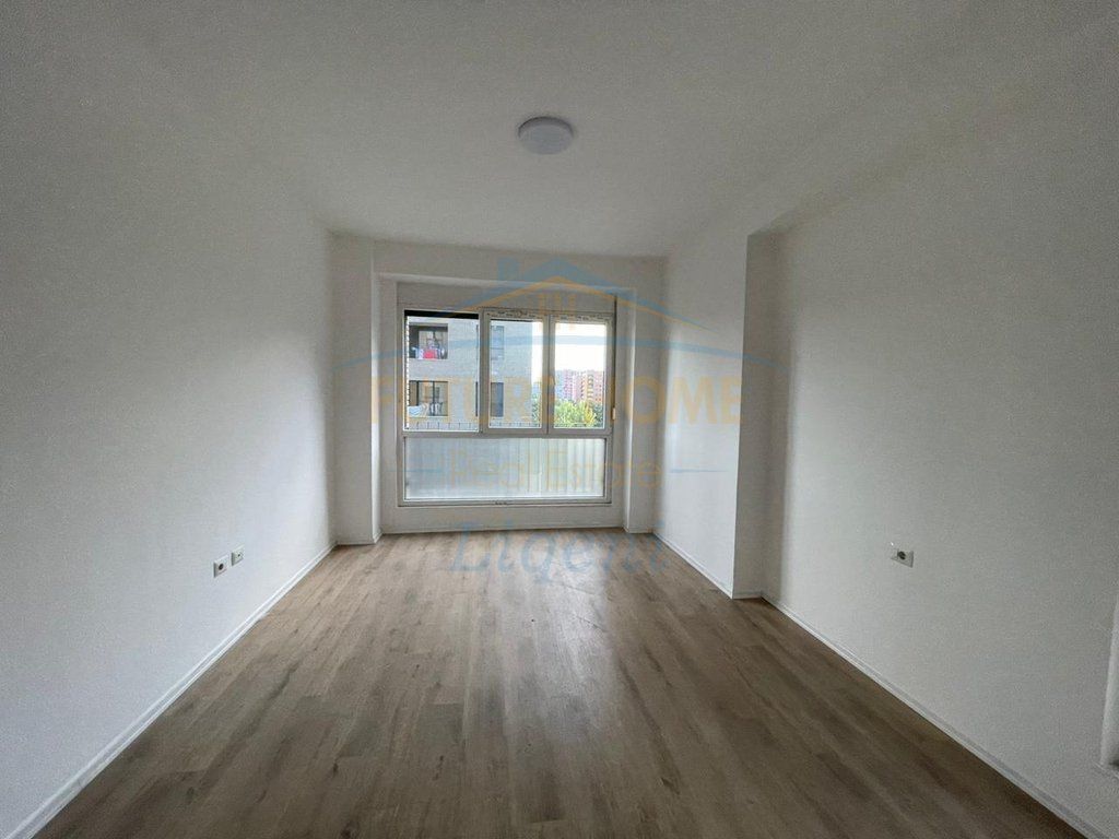 Shitet apartament 3+1+2+post parkimi Fusha e Aviacionit