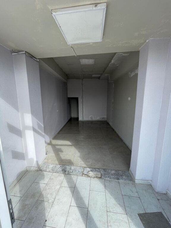 Affitto | Ambjent Biznesi | Sheshi Shqiponja | 500 €/mese