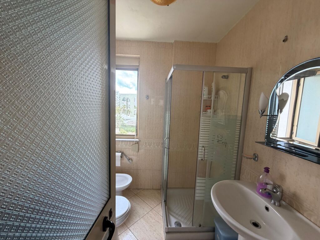 Shitet Apartament 2+1 ne Golem