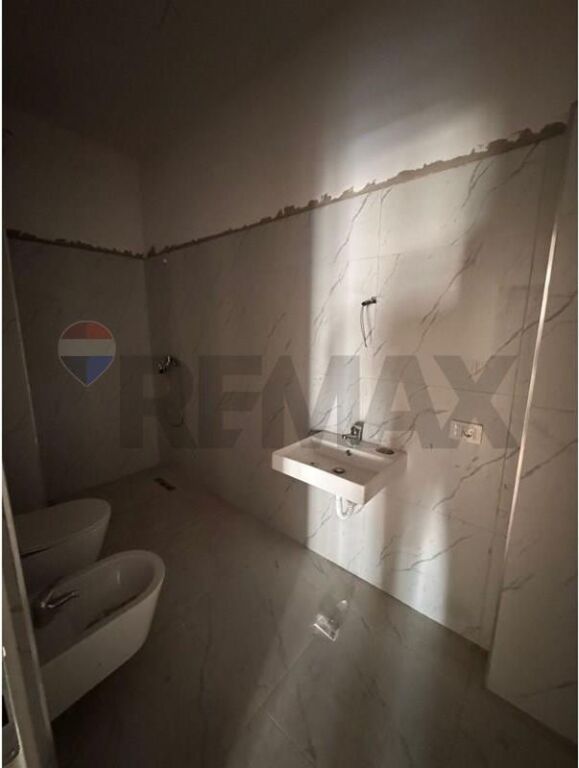 VENDESI APPARTAMENTO 2+1+2 RESIDENZA PORTA E RE !