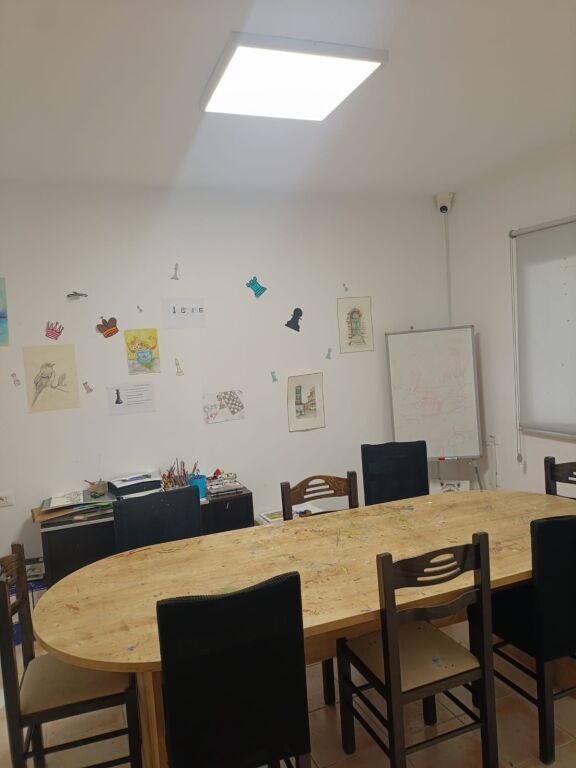 Jepet me qera apartament  Duplex  Komuna  e Parisit  Buze rruge Kika 1