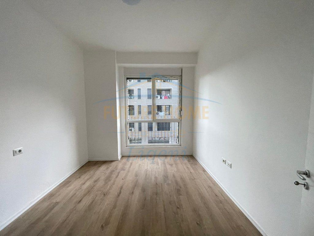Shitet apartament 3+1+2+post parkimi Fusha e Aviacionit