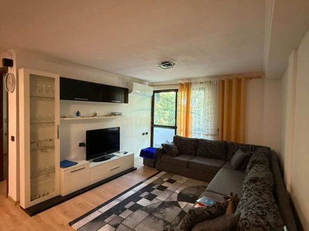 Shitet,Apartament 2+1, Myslym Shyr Tiranë