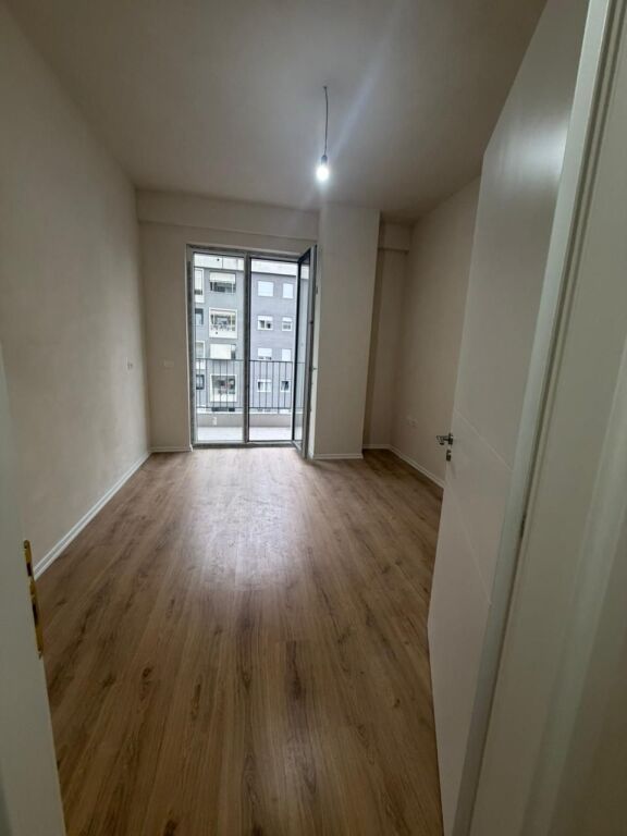 Tirane, shitet apartament 3+1 Kati 5, 125 m² 400.000 € (Komuna e Parisit)