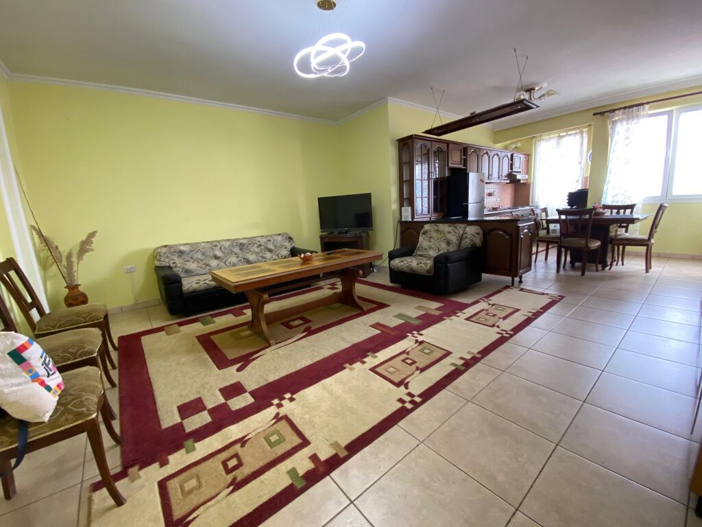 🏡 Shitet apartament 2+1+2 te Pazari i Ri