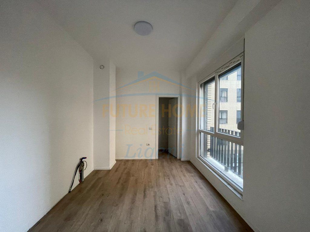 Shitet apartament 3+1+2+post parkimi Fusha e Aviacionit