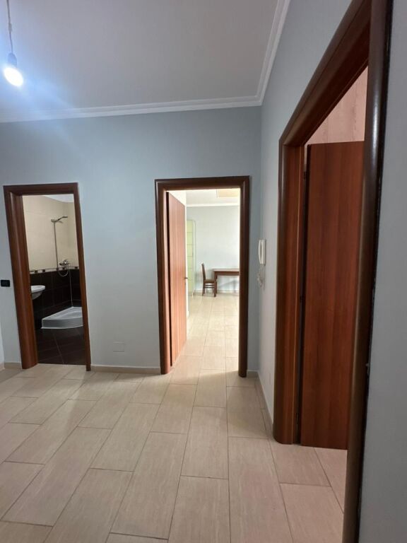 Shitet Apartament 2+1+2