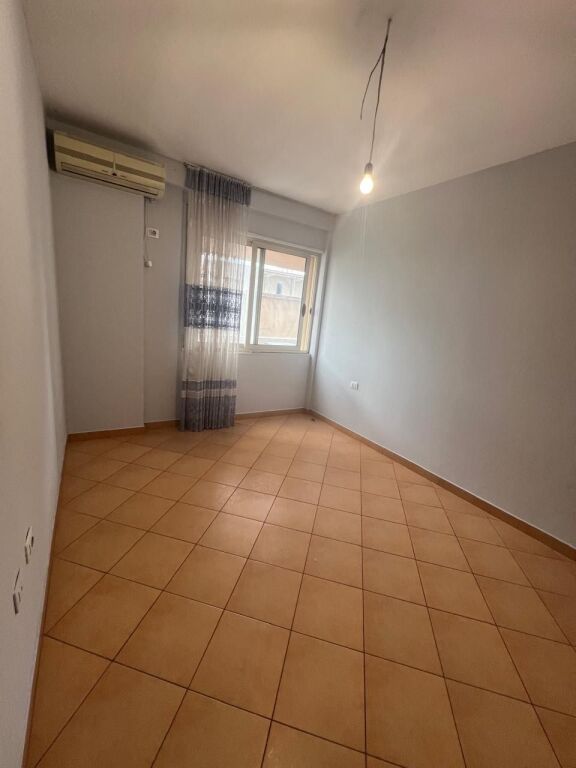 For rent 2+1+2 EMPTY ASTIR 450 thousand lek