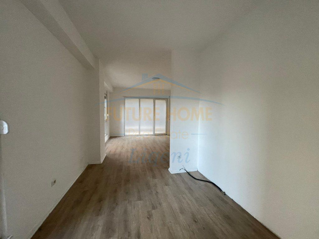 Shitet apartament 3+1+2+post parkimi Fusha e Aviacionit