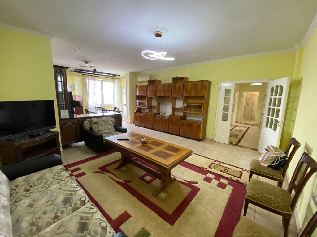 🏡 Shitet apartament 2+1+2 te Pazari i Ri