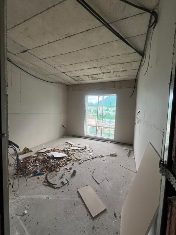 SHITET APARTAMENT 2+1 PER SHITJE NE PORCELAN
