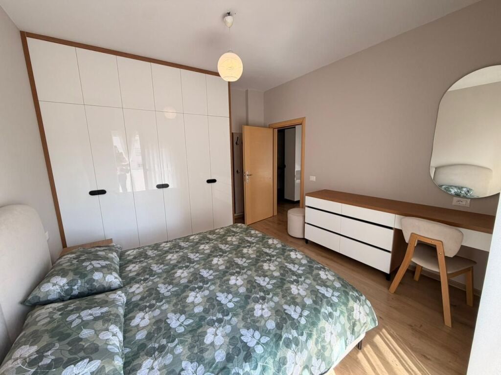 Jepet me Qera Apartament 2+1 ne Qender te Durresit!