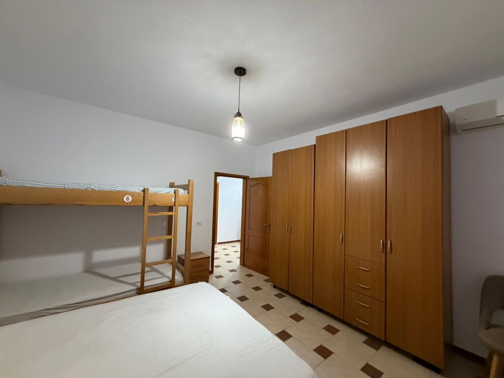 Shitet Apartament 2+1+2+2 te Pelikani, Durres