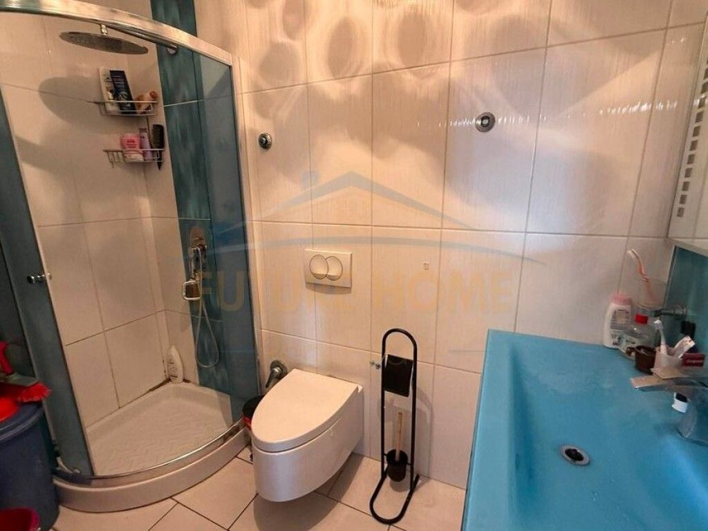 Shitet, Apartament 2+1, Pallati me Shigjeta, Tirane