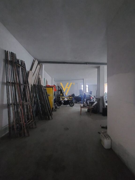 VENDESI MAGAZZINO 180 M2 IN AFFITTO PRESSO L'EX CAMPO DI AVIAZIONE 1.200 EURO