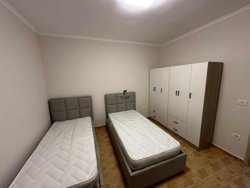 APARTAMENT ME QERA 2+1 RRUGA BARDHYL 50.000 LEKE FH-74502