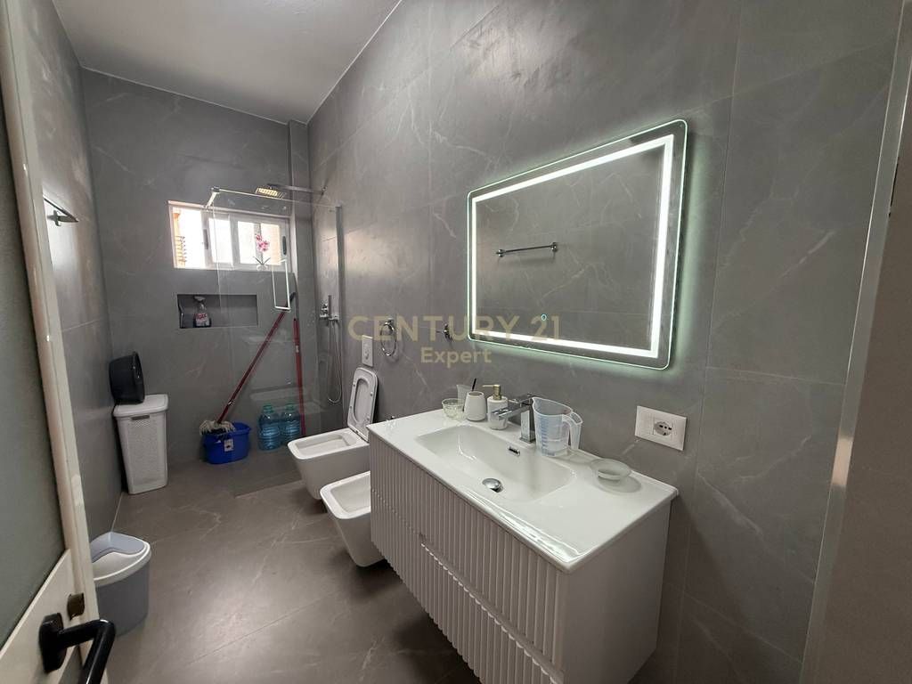 APARTMENT 2+1 GARAGE FOR RENT ON KONGRESI I MANASTIRIT STREET!