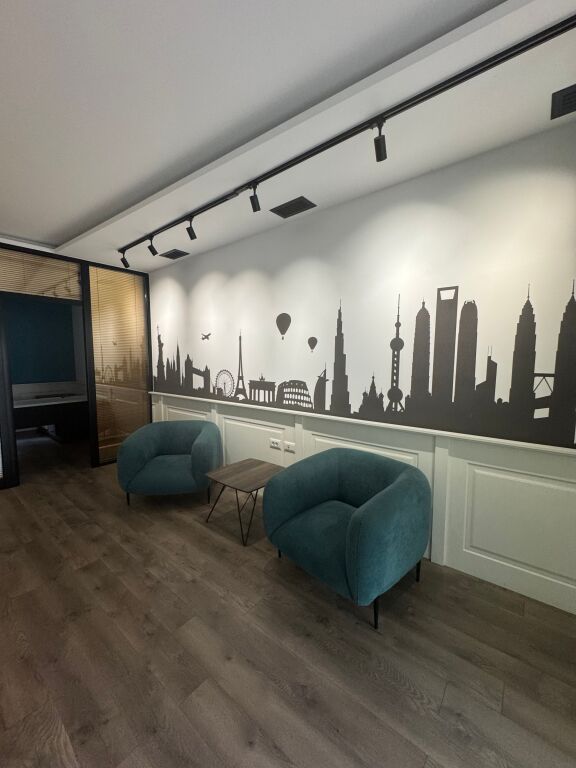 Tirane, jepet me qera ambjent biznesi, 55 m² 800 € bashke me taksat (Rruga Arkitekt Kasemi te kryqezimi i Brrylit)