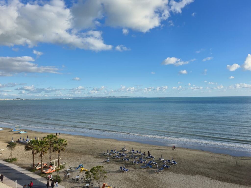 🏡 SHITET APARTAMENT 2+1 ME BALLKON PAMJE BALLORE ME DETIN– ROTA E KUQE, PLAZH, DURRES