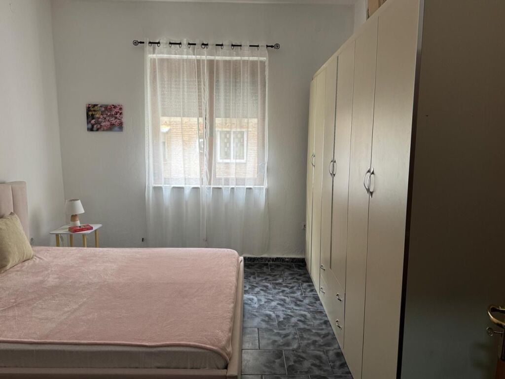 Jepet Me Qera Apartament 1+1+1 Ballkon