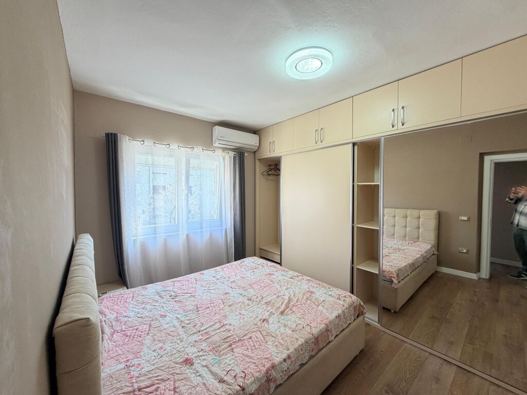 Shitet Apartament 2+1+2 te Muzeumi, Durres