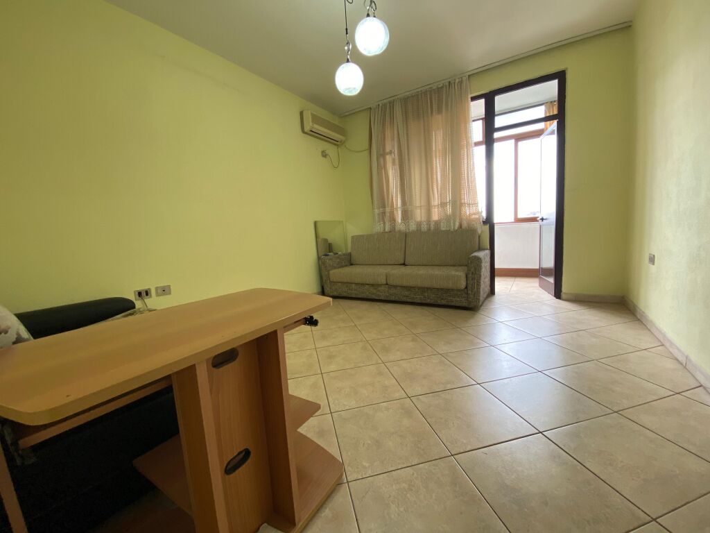 🏡 Shitet apartament 2+1+2 te Pazari i Ri