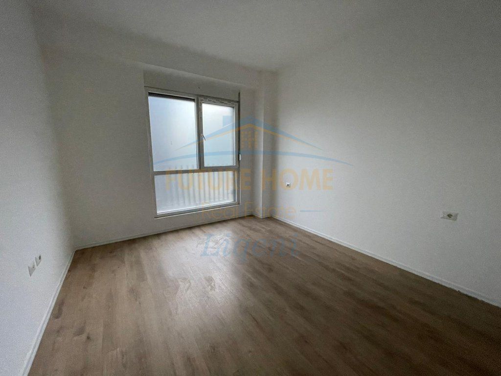 Shitet apartament 3+1+2+post parkimi Fusha e Aviacionit