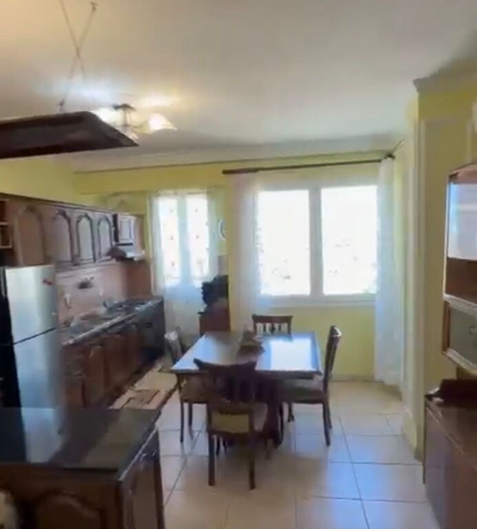 Apartament 2+1 per shitje prane Pazarit te Ri!